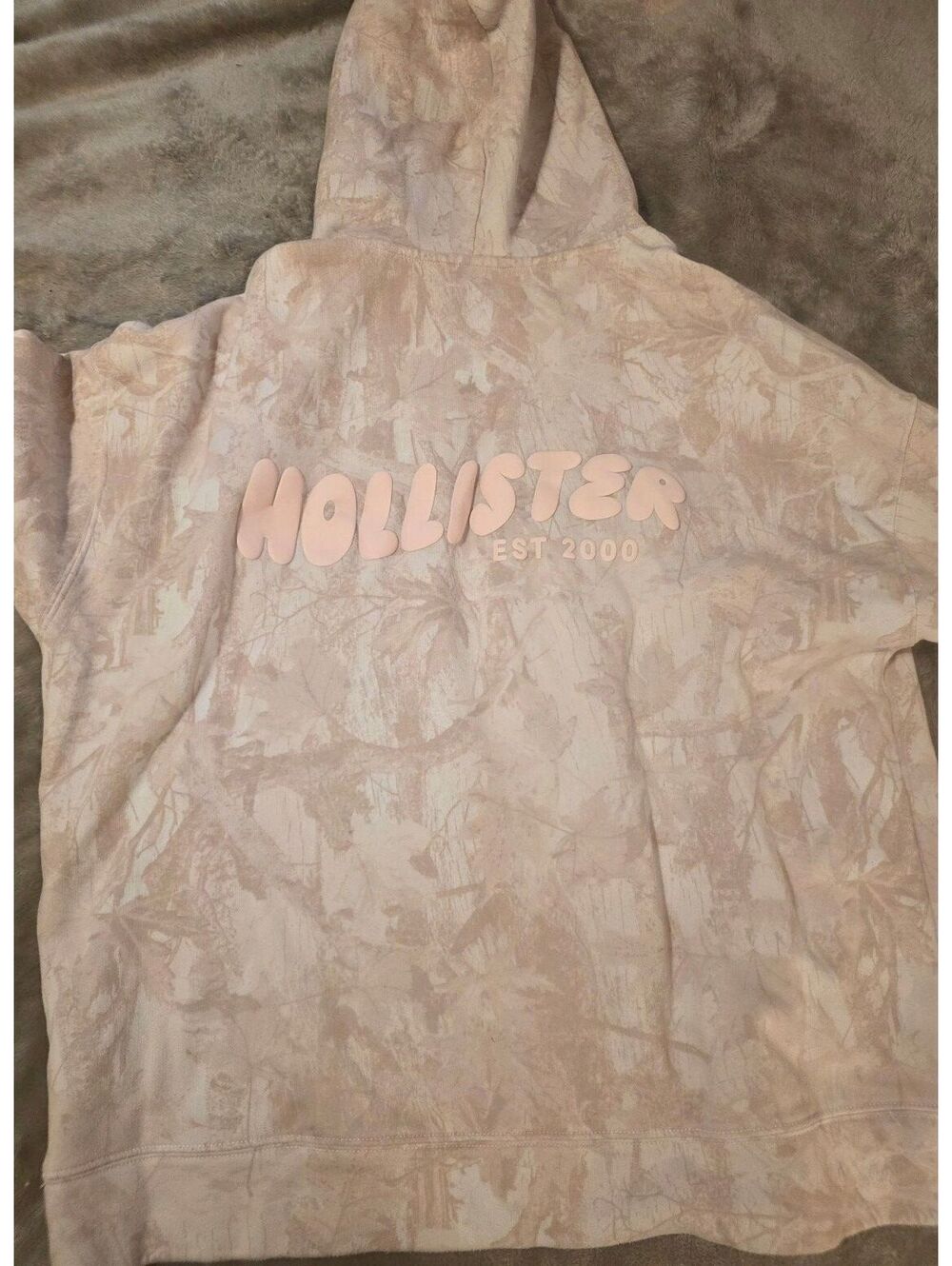 Hollister Feel Good Pullover Hoodie in Light Pink camo Print